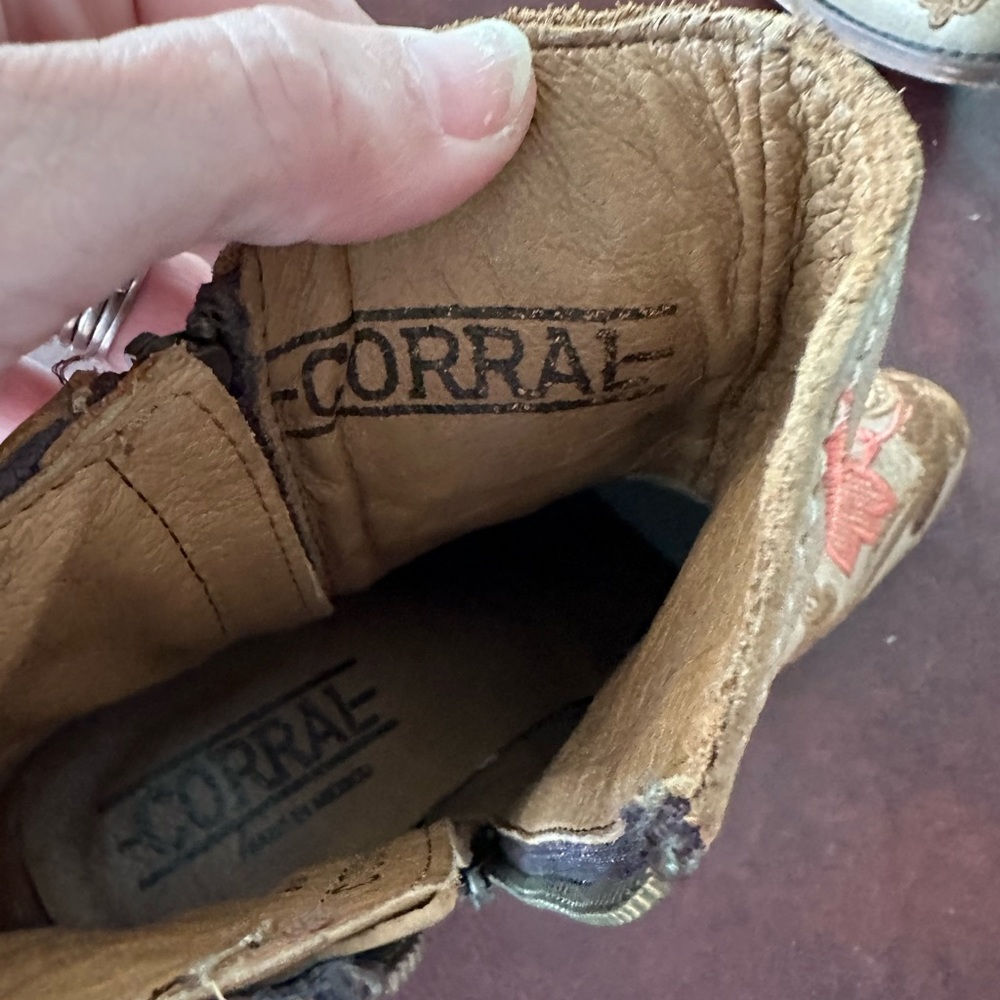 Corral boots size 8 - Picture 9 of 9